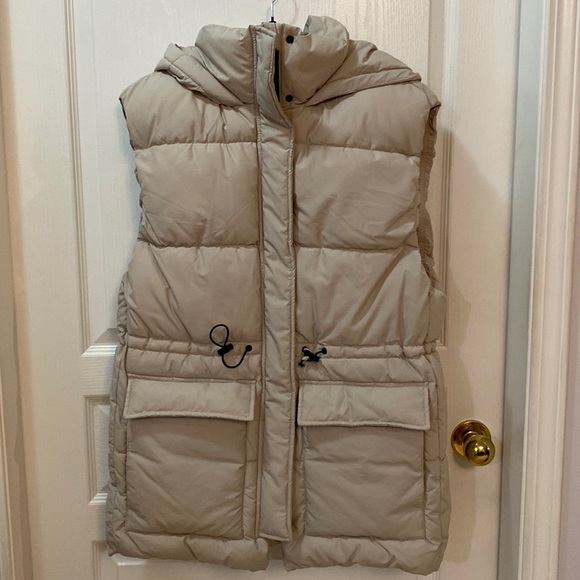 H&M beige vest - Picture 1 of 5